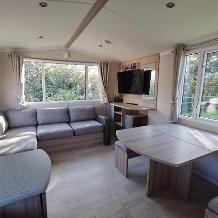 Golden Sands Beach Activities Sea Holiday Relax 마블소프 외부 사진