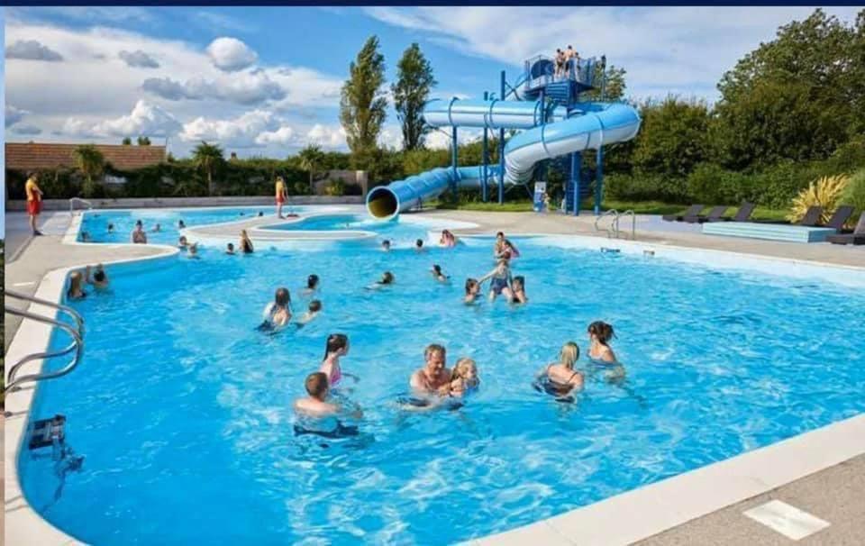 Golden Sands Beach Activities Sea Holiday Relax 마블소프 외부 사진