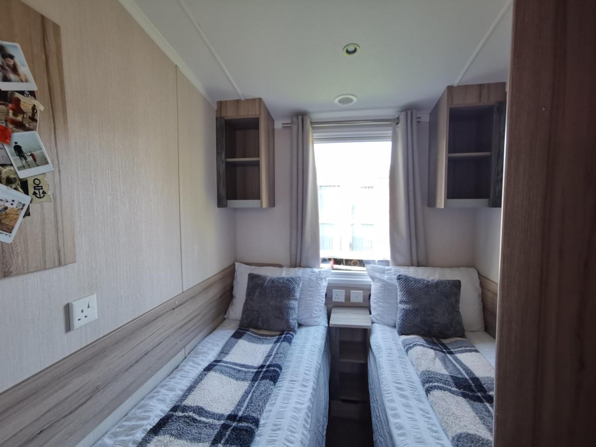 Golden Sands Beach Activities Sea Holiday Relax 마블소프 외부 사진