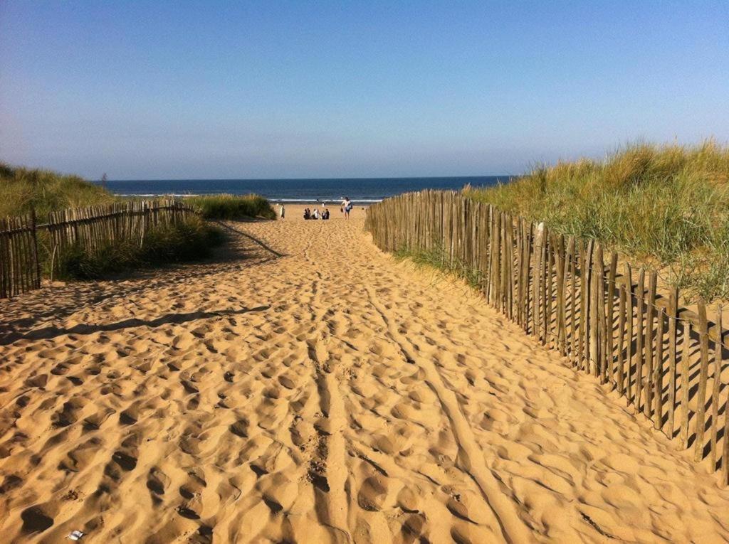 Golden Sands Beach Activities Sea Holiday Relax 마블소프 외부 사진