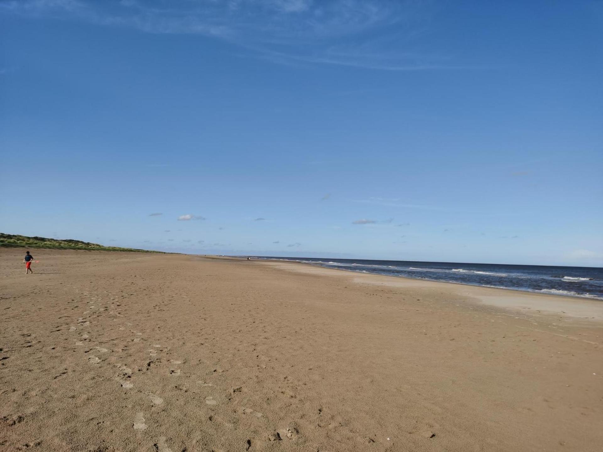 Golden Sands Beach Activities Sea Holiday Relax 마블소프 외부 사진